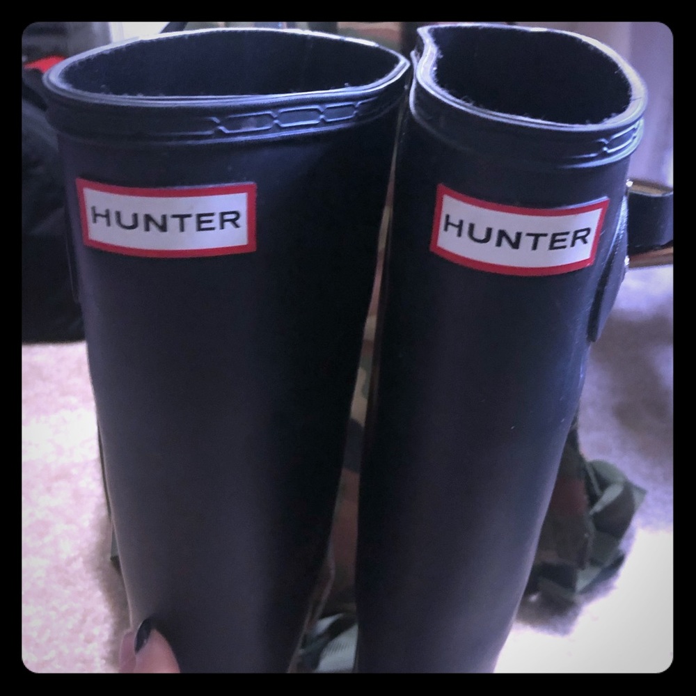 Authentic hunter Welles   Matte black size 6